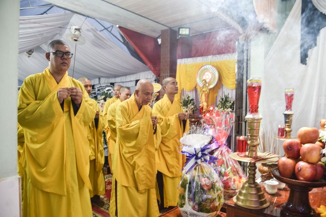 Visiting Late female Novice Thich Nu Phuc Tho Funeral in Bình Dương
